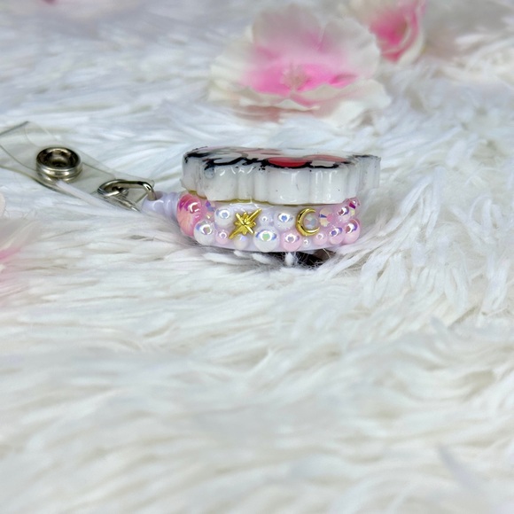 Sanrio Hello Kitty Badge Reel - Picture 3 of 3